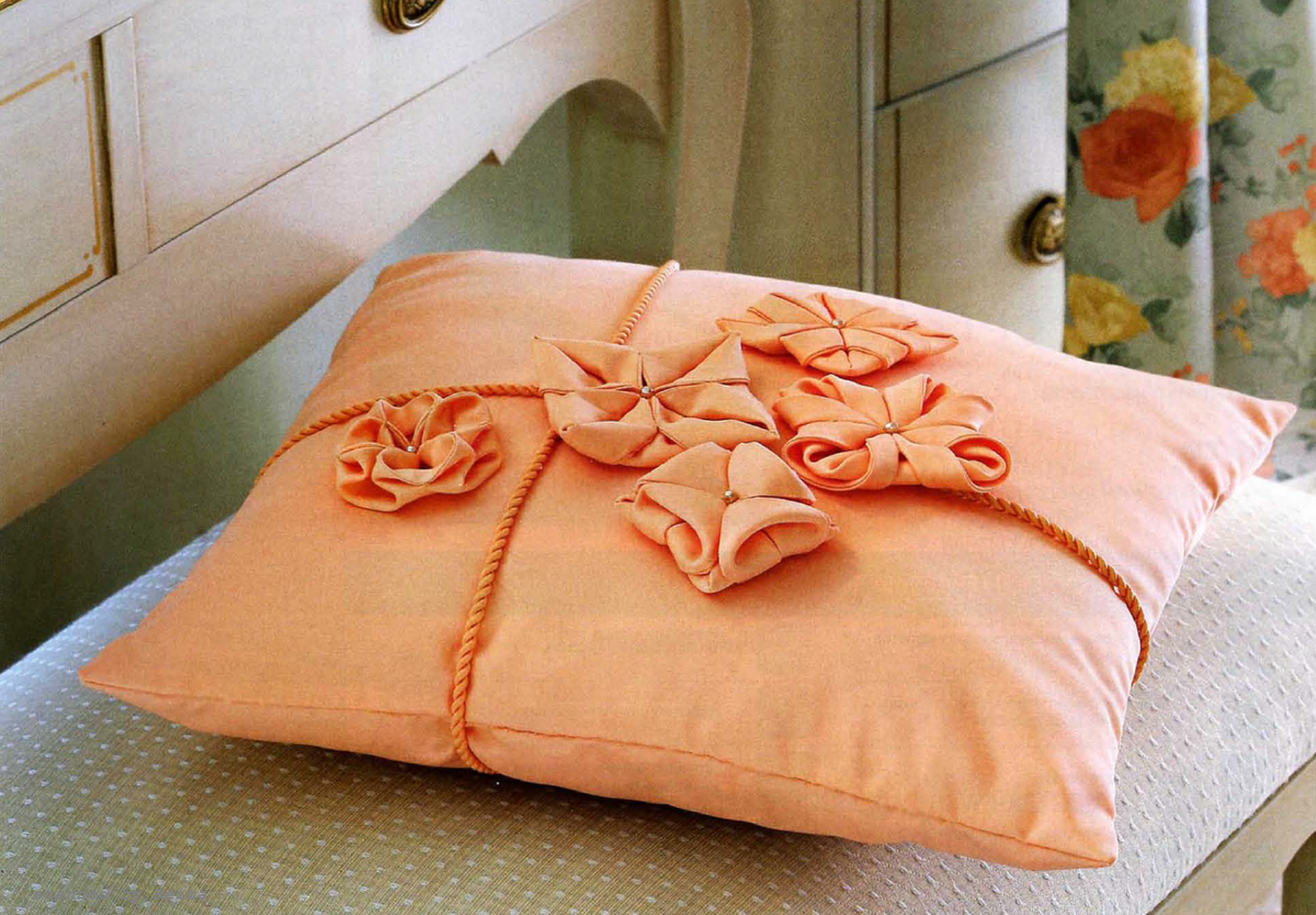 Декоративные подушки своими руками: разные техники с фото