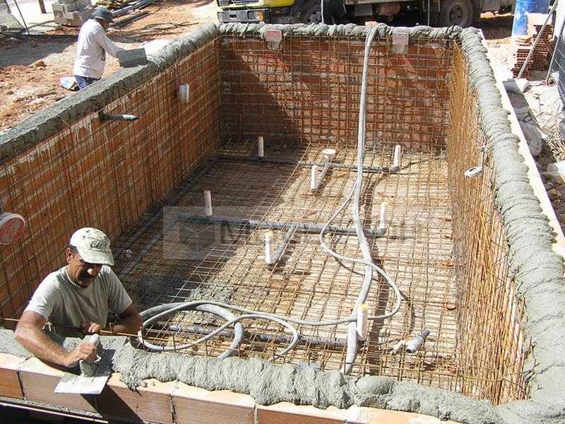 Дельные рекомендации, как залить бассейн из бетона своими руками
