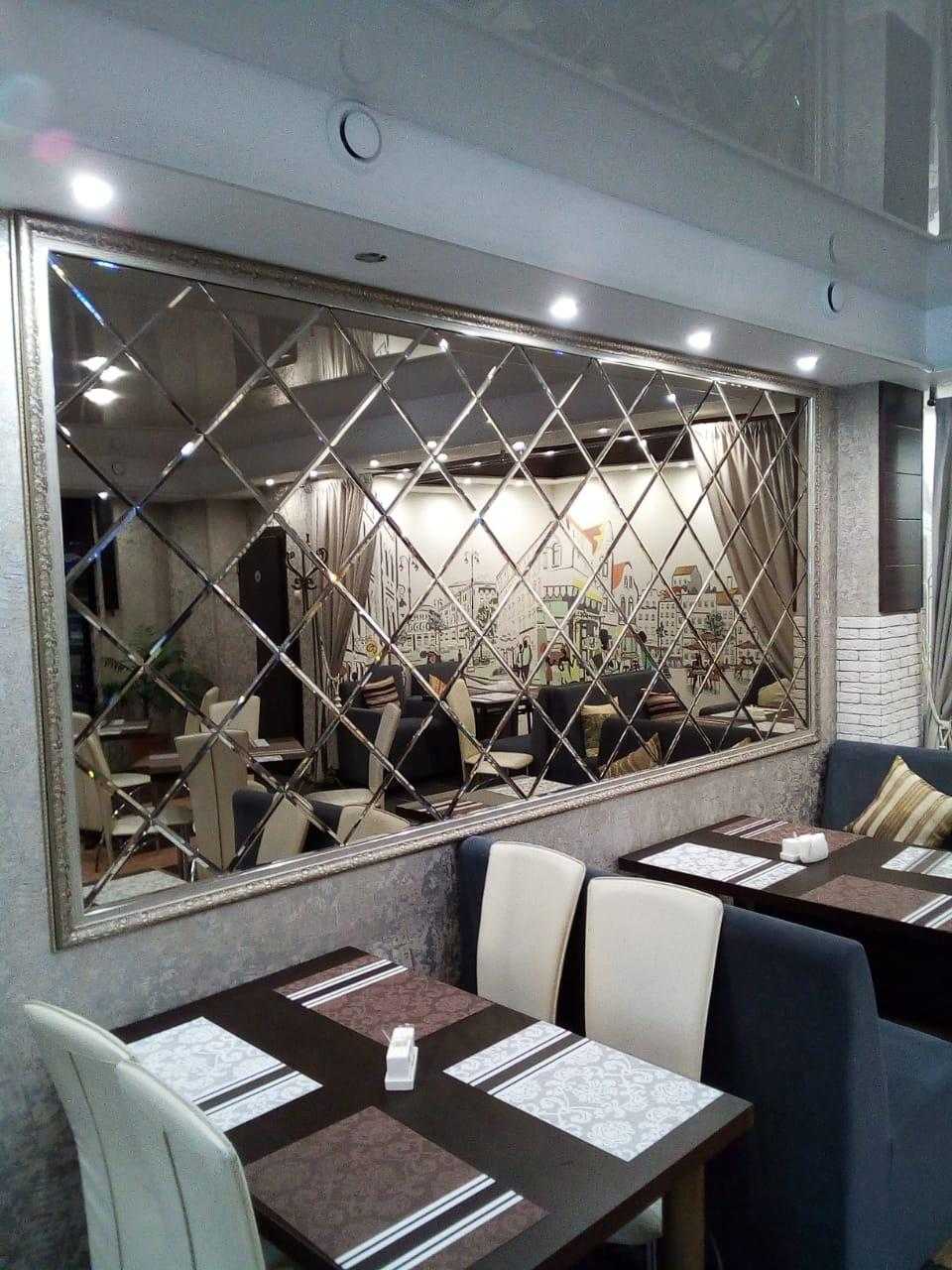 Оформление стены на кухне возле стола: над обеденным, дизайн, отделка, зеркало над столом
