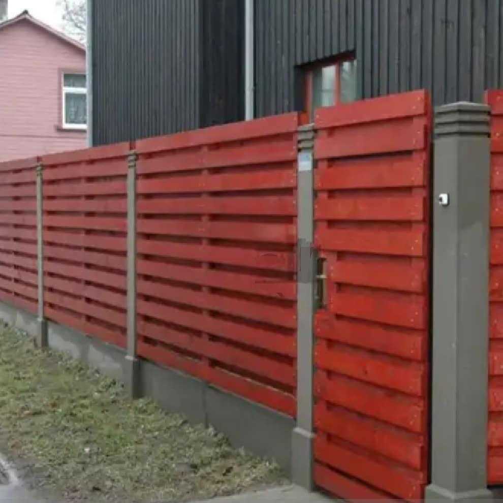 Одна из самых популярных оград - забор из сетки рабицы Конструкция проста, установка не требует больших затрат денег и сил Важно знать некоторые моменты
