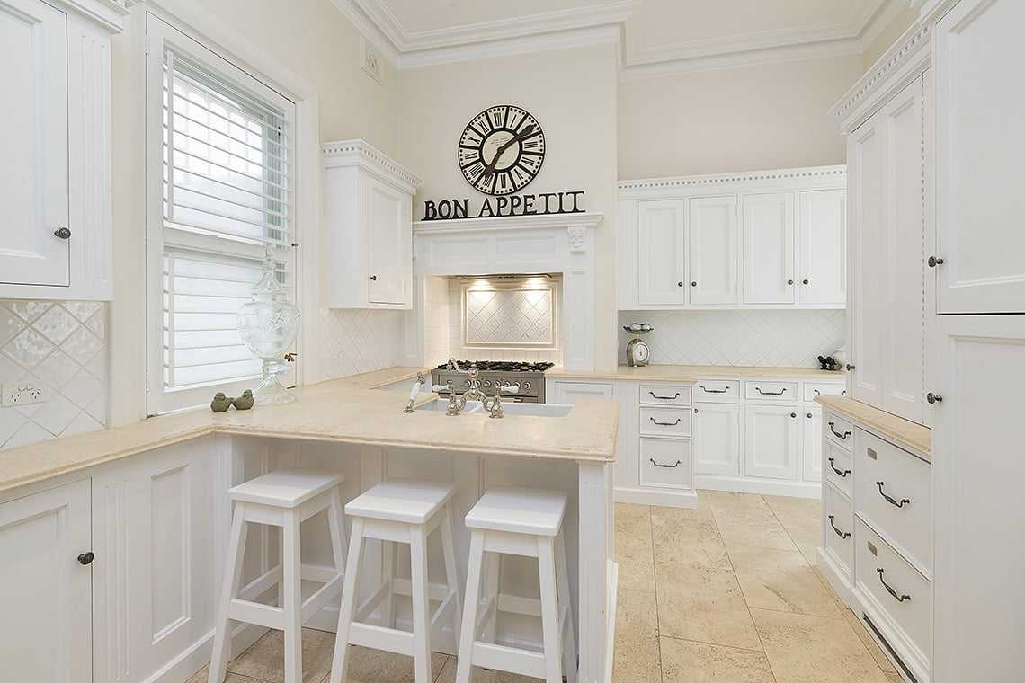 Дизайн кухни в белом цвете: 150 лучших фото идей интерьера