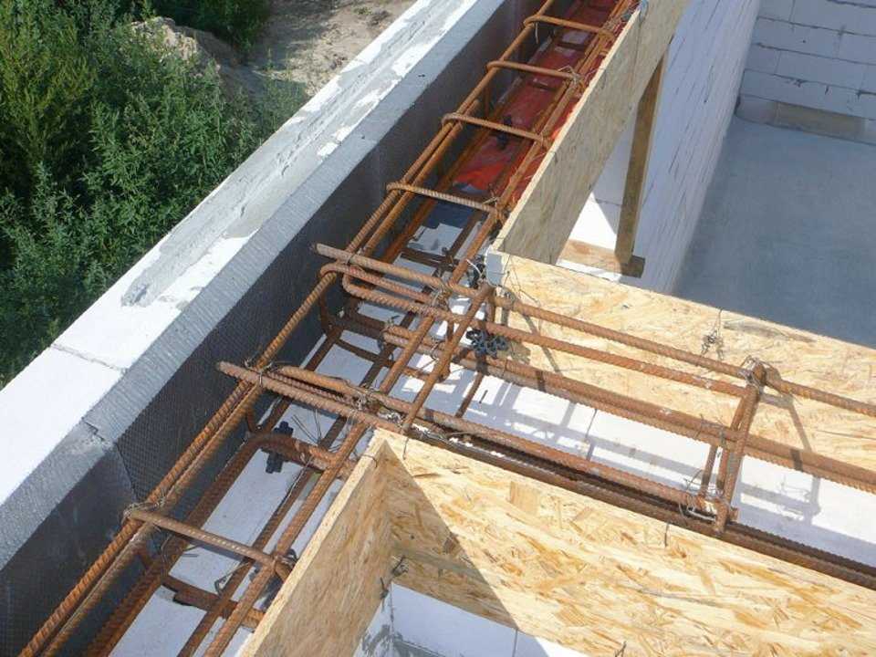 Армопояс в доме из газобетона: заливка армопояса, устройство, диаметр арматуры, высота, из керамического кирпича