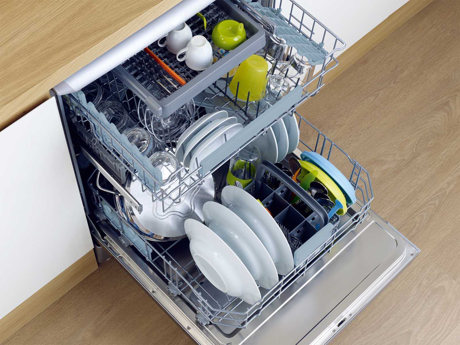 Зная то, как пользоваться посудомоечной машиной , можно избежать проблем с работой посудомойки и значительно продлить срок ее успешной эксплуатации