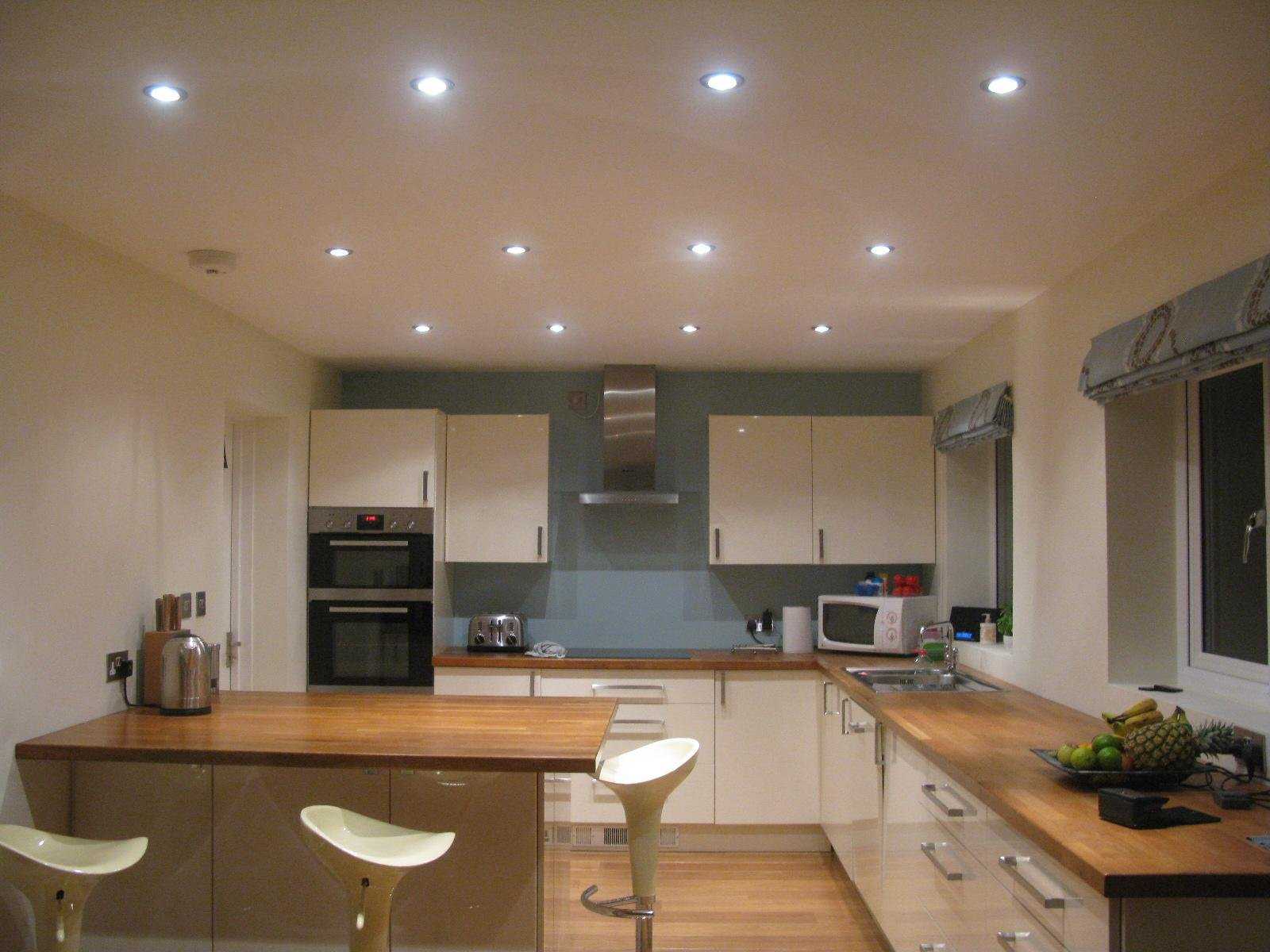 Какой лучше потолок на кухне – разбор вариантов потолочной отделки