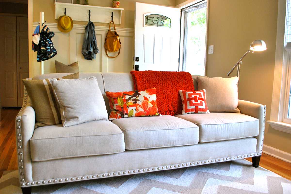 Особенности маленьких диванов со спальным местом (85+фото). модные тендендции современного интерьера (угловые, кухонные, кожаные)