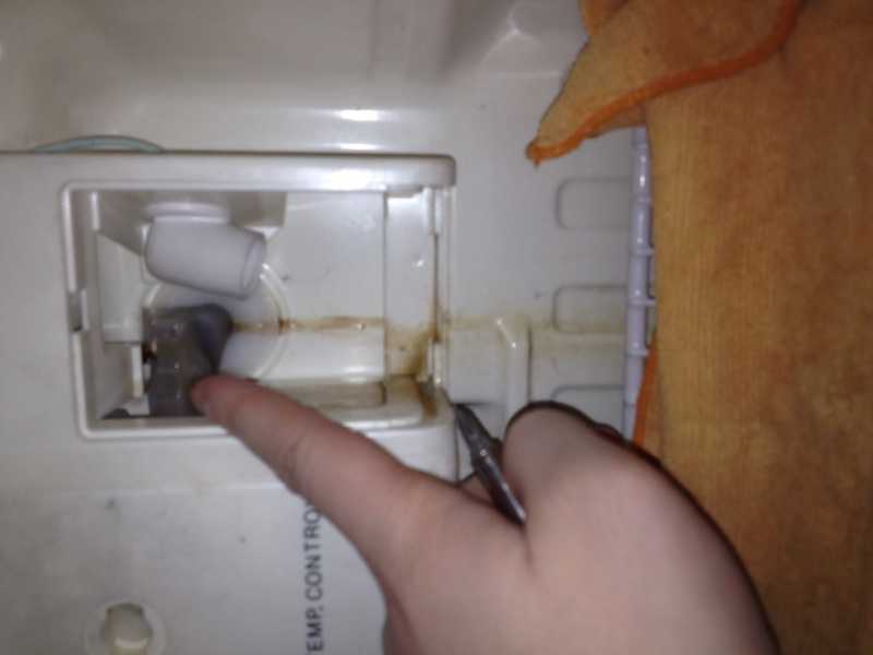 Потекла вода из холодильника: принимаем срочные анти-потопные меры! - доктор фрост
