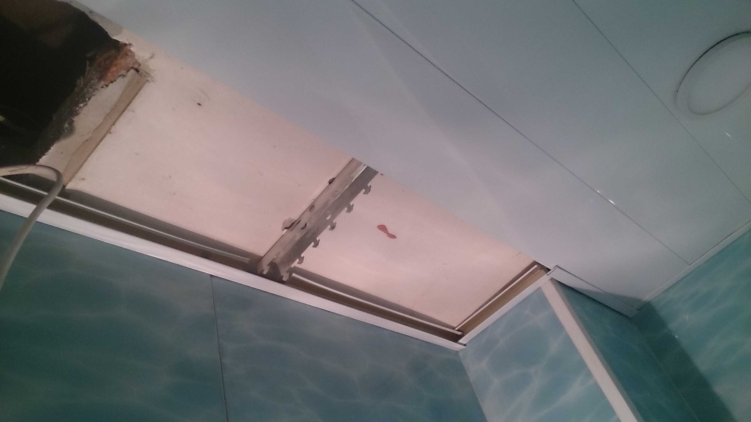 Реечный потолок в ванной: 70+ (фото) монтаж своими руками