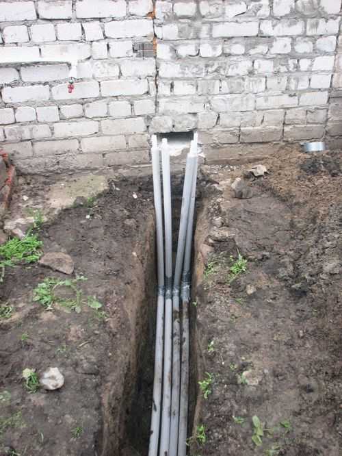 Глубина траншеи для водопровода, ширина и другие размеры: на какую .