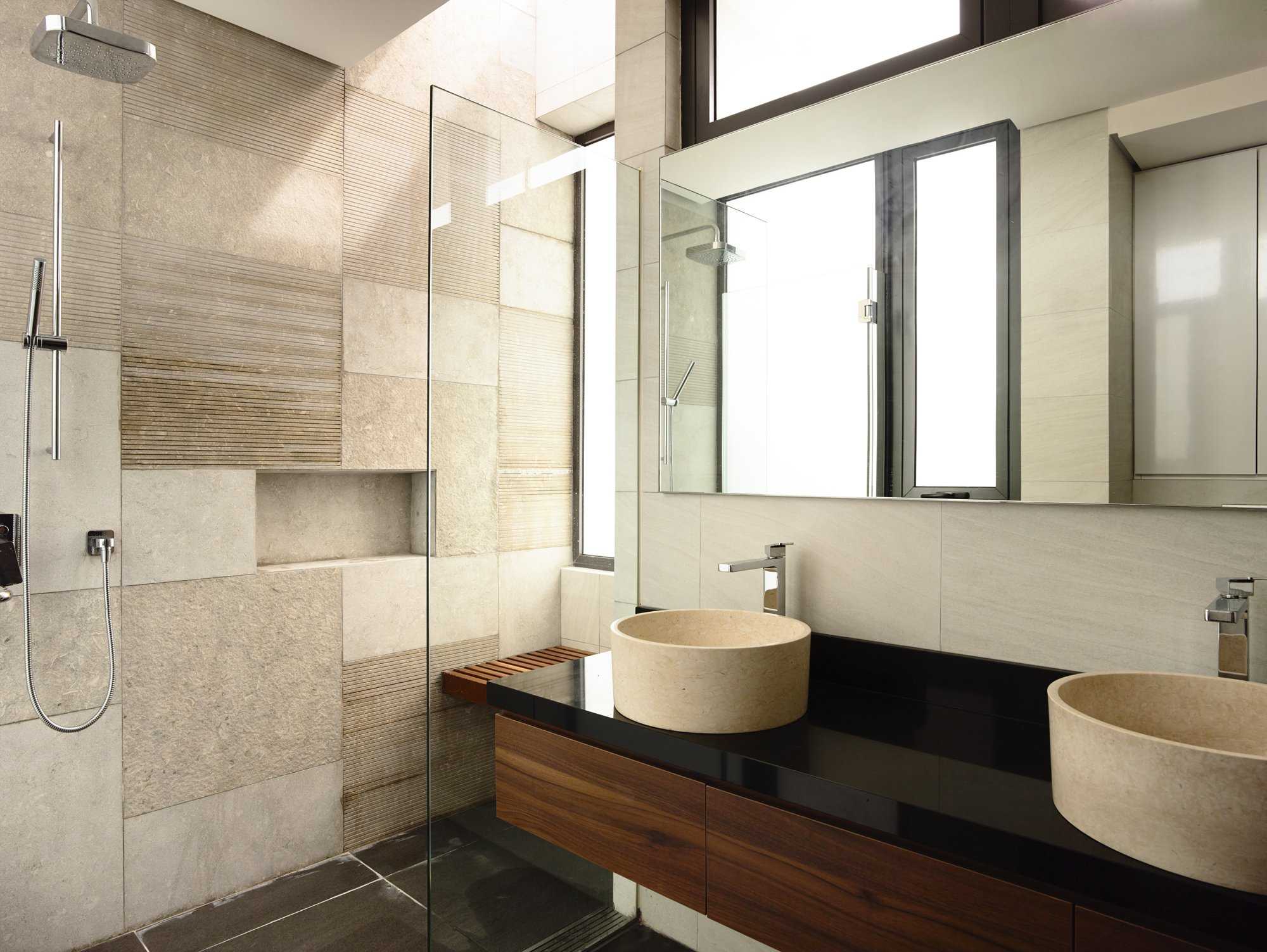 Плитка в ванную 2024 год. Стильная ванная комната. Современная ванная комната. Ванные комнаты в современном стиле. Интерьер ванной комнаты в современном стиле.