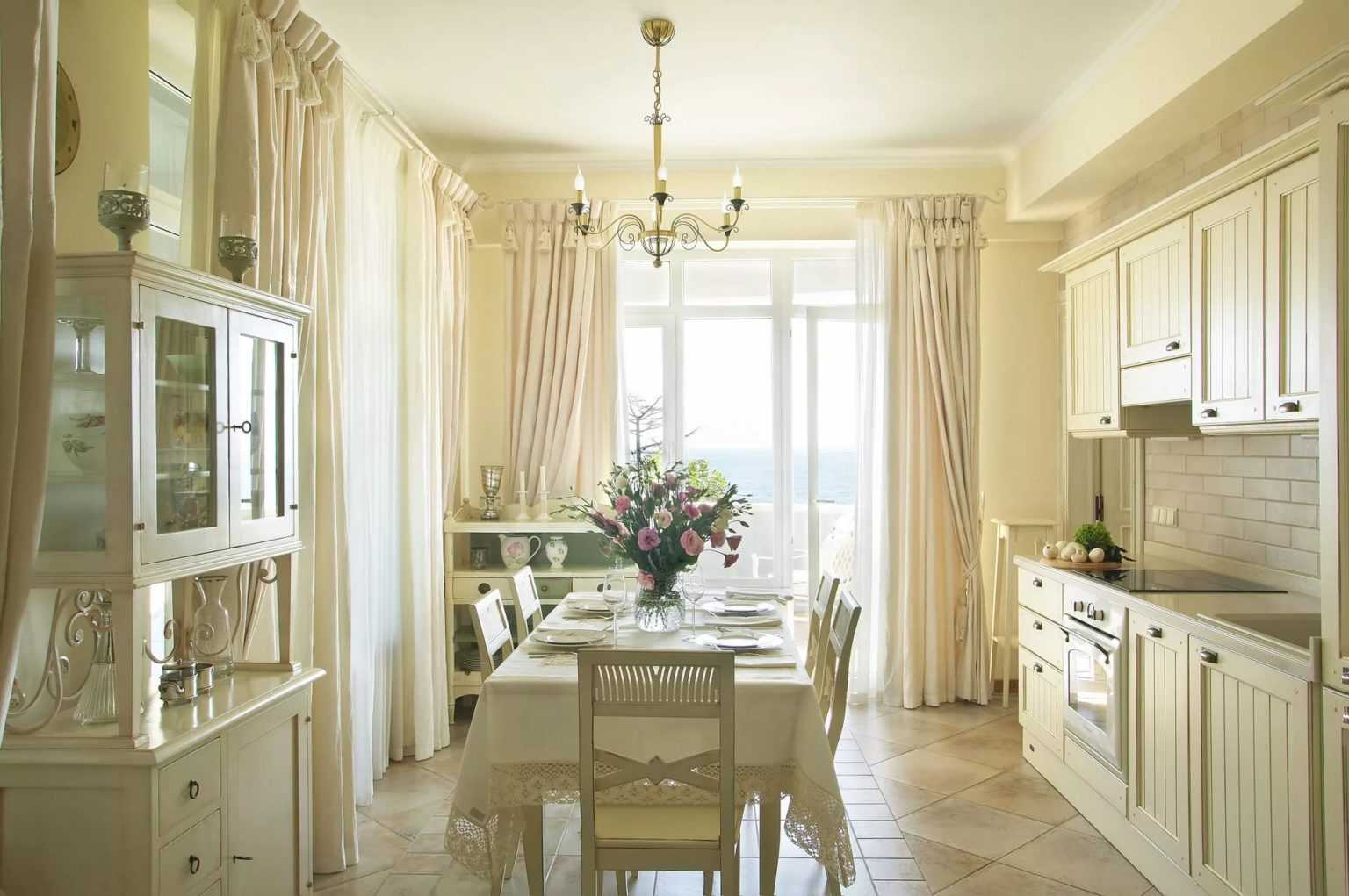 Классические кухни - светлая или белая кухня в классическом стиле, кухня в стиле современная классика.кухня — вкус комфорта