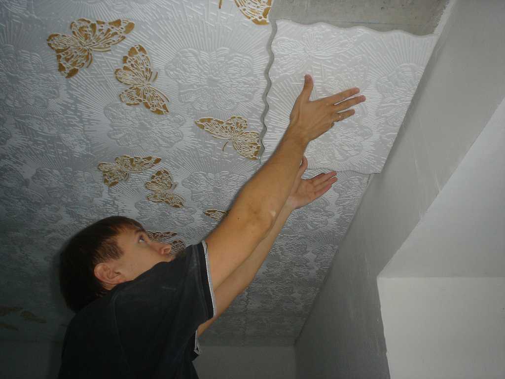 Как правильно клеить потолочную плитку, достоинства и недостатки плитки для потолка