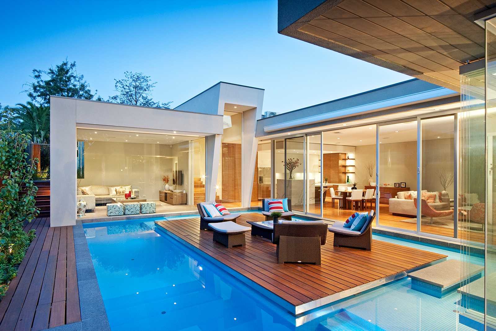 Дизайнерский дом с бассейном